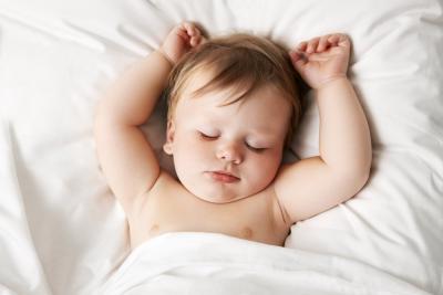Bebeği gün boyunca uyumaya nasıl